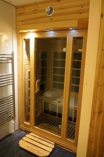 Waterfall Lodge - private waterfall and sauna Lodge in Scotland