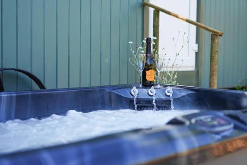 The Laburnum Retreat Shepherd Hut private hot Tub Lodge in Staffordshire Moorlands District