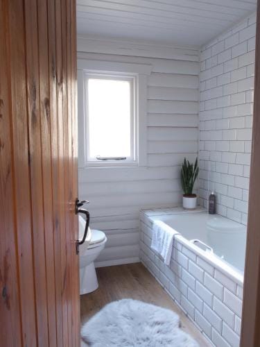 Hillside Log cabin, Ardoch Lodge, Strathyre Lodge in Strathyre