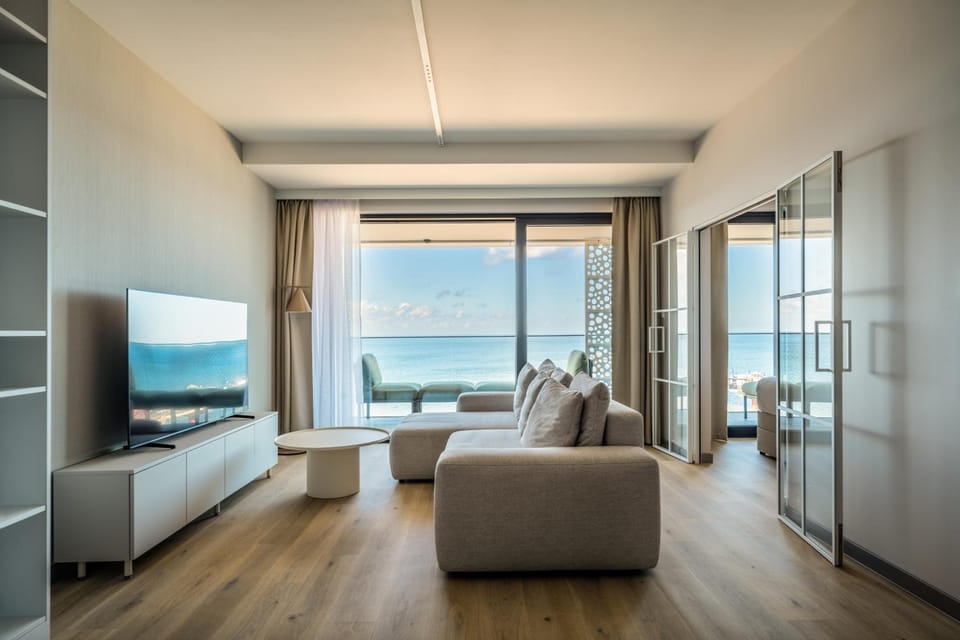 Shared lounge/TV area