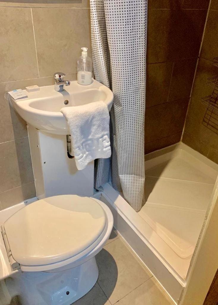 Albert Guest House Hotel in Kingston upon Thames