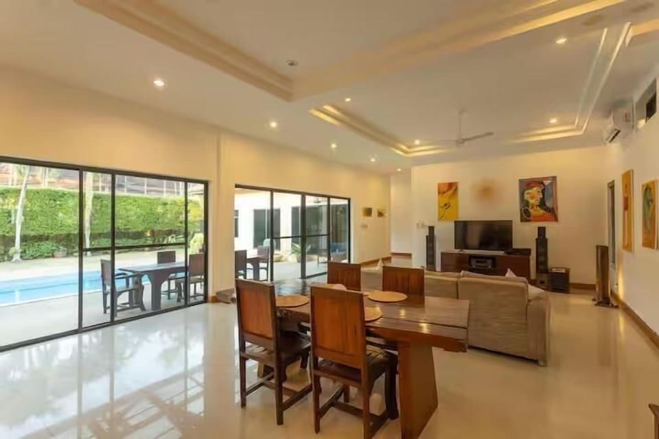 Tim buktu 4BR Jacuzzi WalkVillaMarket170 Hotel in Chalong
