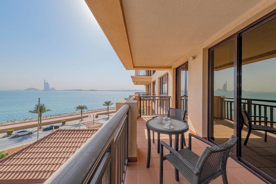 Luxe Getaways Palm Jumeirah Hotel in Dubai