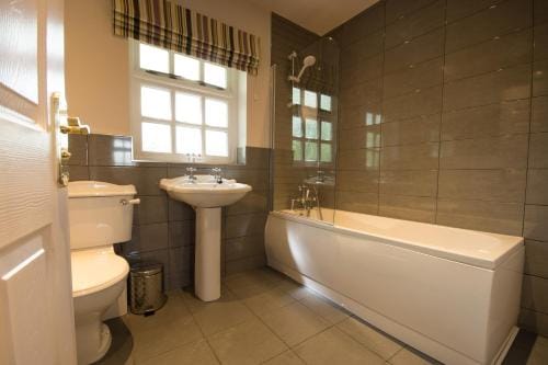 Tissington Cottage- Darwin Lake Holiday Village Lodge in North East Derbyshire District