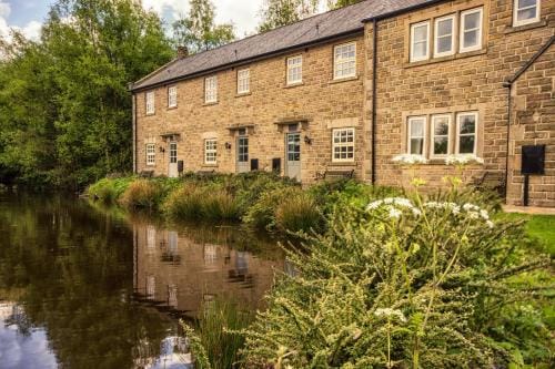 Tissington Cottage- Darwin Lake Holiday Village Lodge in North East Derbyshire District