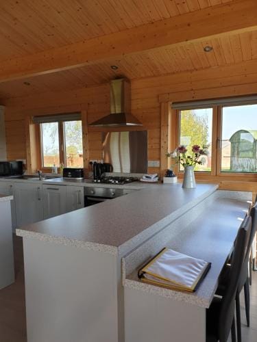 Ruth's Retreat Country Retreat with private hot tub Lodge in Wales