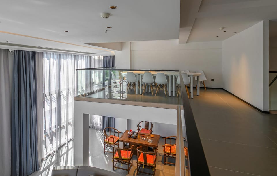 VX Hotel (Wuxi Xinwu District Hongshan Meihuali Wuyue Water Street Branch) Hotel in Suzhou