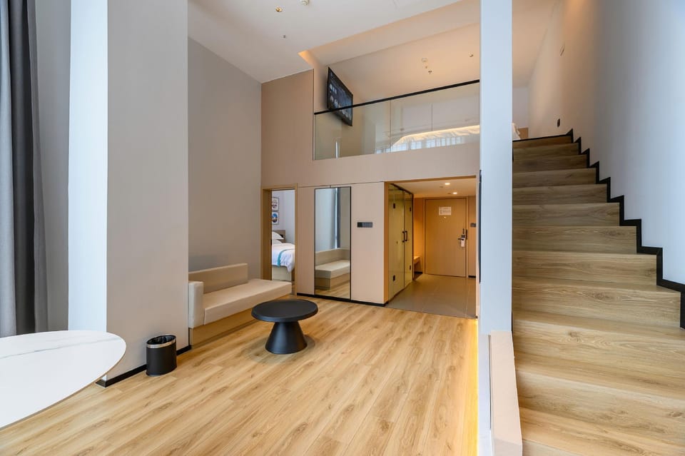 VX Hotel (Wuxi Xinwu District Hongshan Meihuali Wuyue Water Street Branch) Hotel in Suzhou