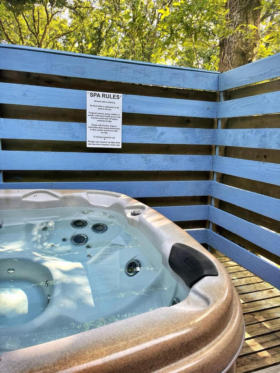 The Squirrel Lodge - Hot Tub - Pet Friendly - Pembrokeshire-Tenby Lodge in Wales