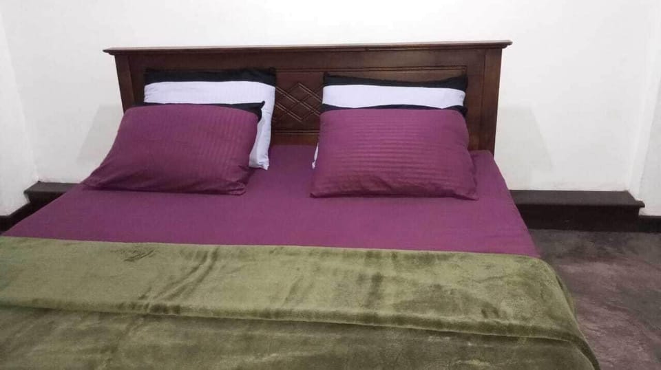 Green Holiday Inn Hotel in Central Province