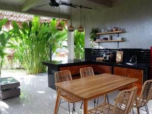 Villa Platano Tumbak Bayuh Hotel in North Kuta