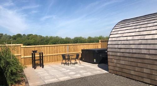 Superior Glamping Pod with Hot Tub Hotel in Wales