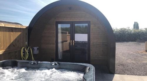 Superior Glamping Pod with Hot Tub Hotel in Wales