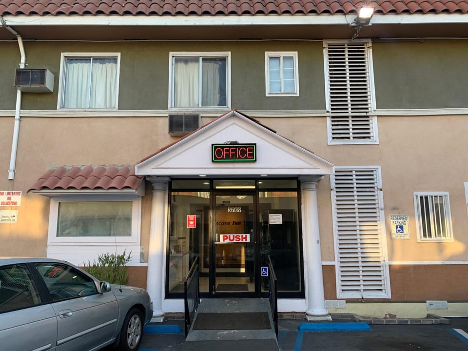 Encore Inn Inglewood Hotel in Hawthorne
