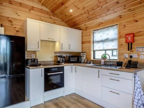 Cabin Hideaways Lodge in Broadland District