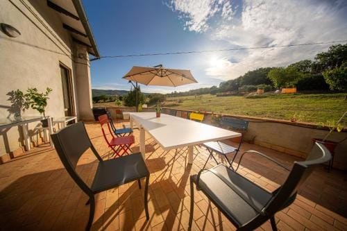 Cozy Room with Terrace, Ping Pong & Billiard Table Hotel in Umbria
