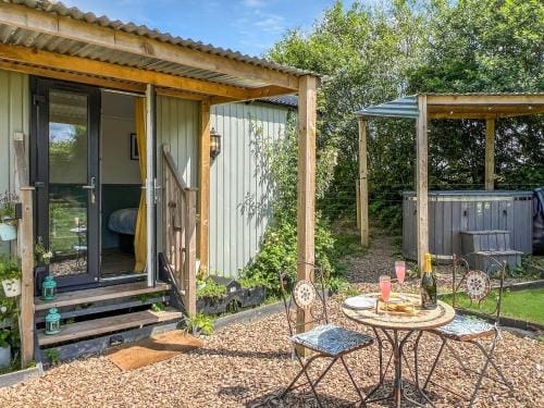 Daisy Shepherds Hut Lodge in West Somerset District