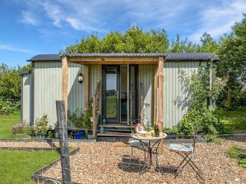 Daisy Shepherds Hut Lodge in West Somerset District