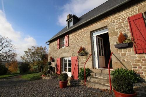Maison d'hotes l'Angeviniere, chambre des Anges proche Mont-Saint-Michel Hotel in Brittany