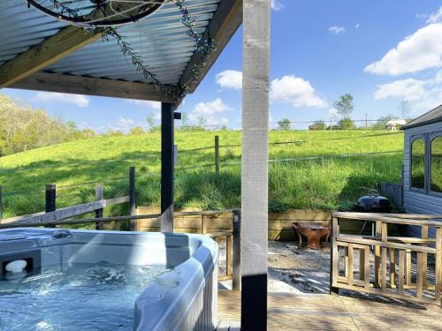 Hedgehogs Lodge Lodge in West Somerset District