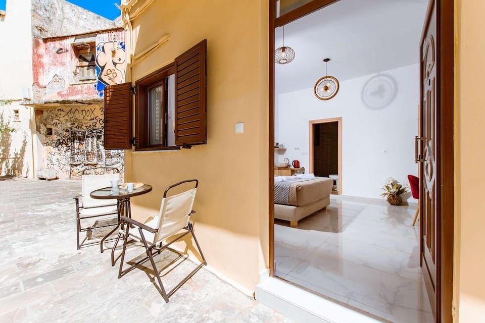 Deluxe Suites Hotel in Chania