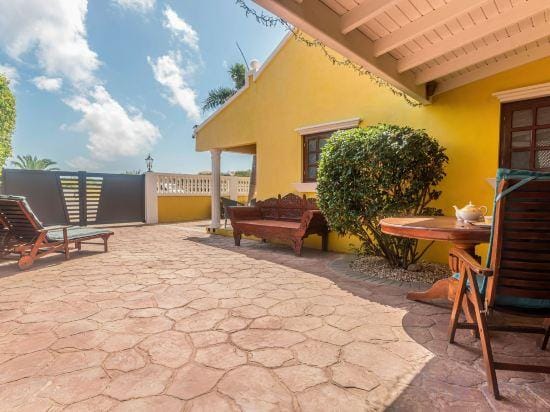 NEW ! Casa Kudawecha Hotel in Noord