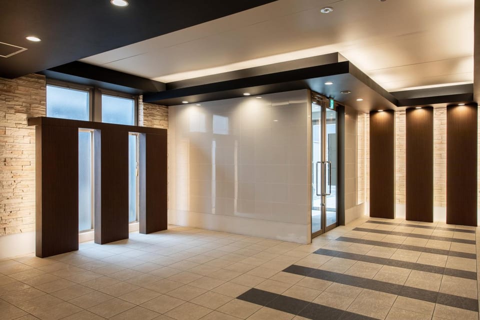 和悦・梅田西｜周边车站线路多｜梅田、道顿崛、通天阁电车直达 Apartment hotel in Osaka