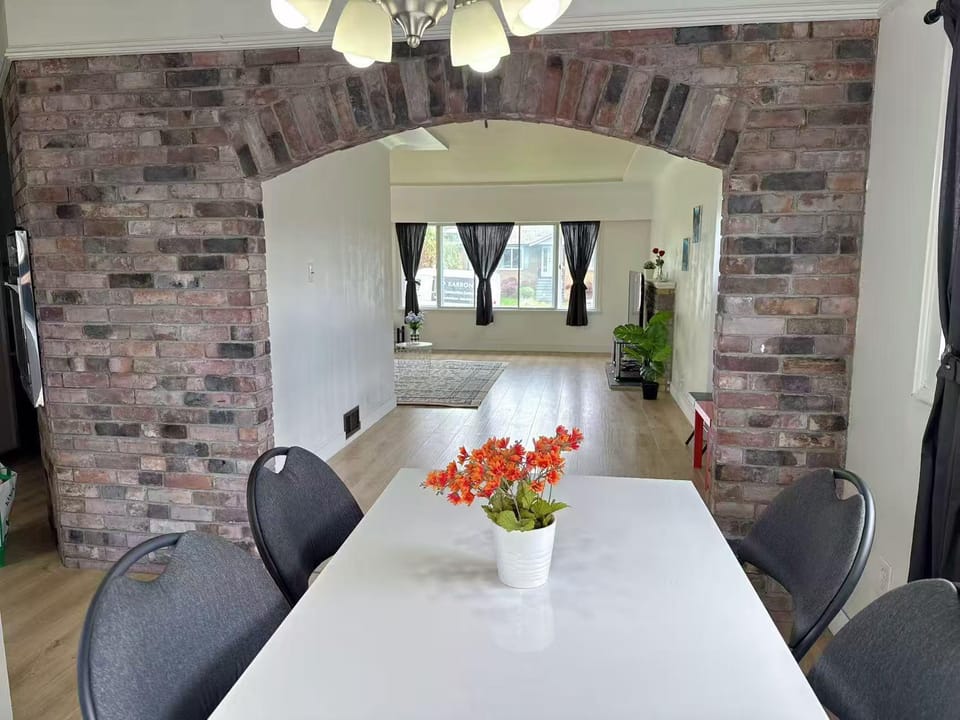 Vancouver Burnaby Villa Resort in New Westminster
