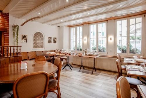 Hotel-Restaurant de la Demi-Lune Hotel in Switzerland