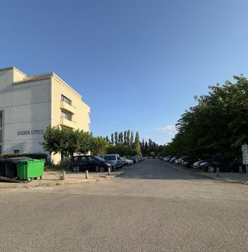 Appart'Hotel avec Netflix - Avignon gare TGV Confluence Hotel in Avignon