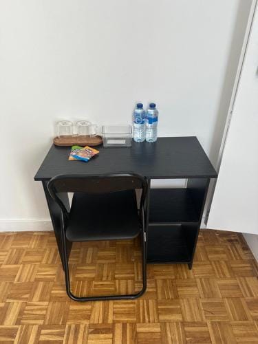 Chambre Privee Colocation Femme Hotel in Île-de-France
