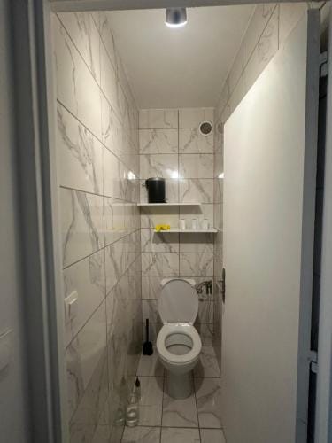 Chambre Privee Colocation Femme Hotel in Île-de-France