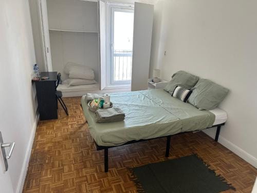 Chambre Privee Colocation Femme Hotel in Île-de-France