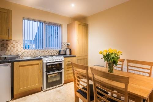 Elagh Cottages Hotel in Londonderry
