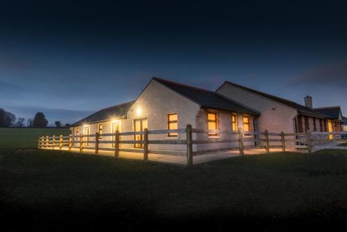 Elagh Cottages Hotel in Londonderry