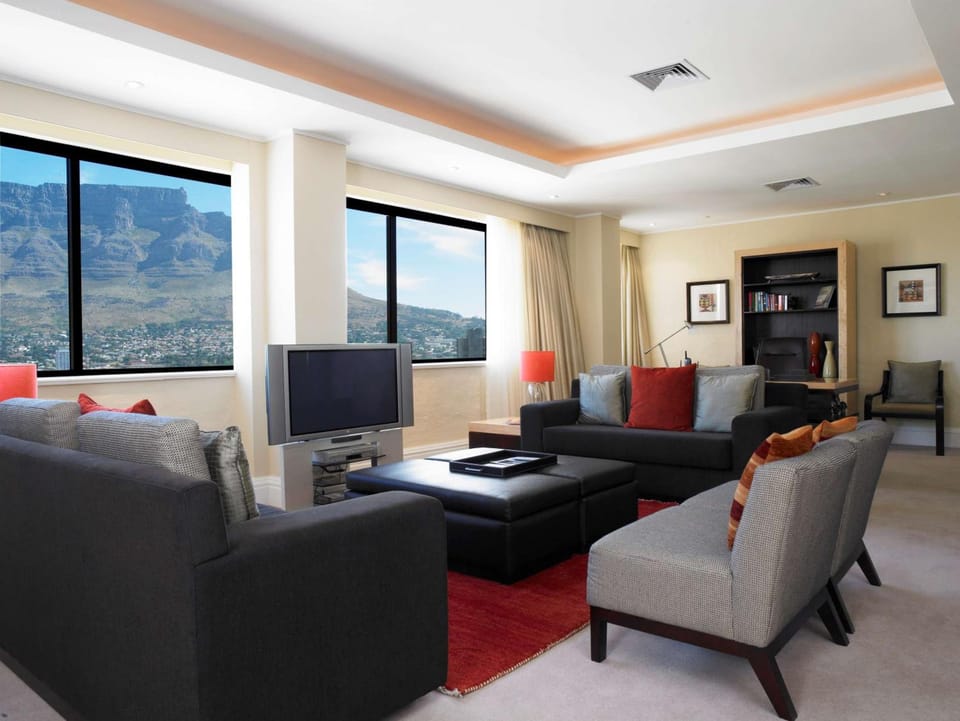 Southern Sun Cape Sun Hotel in Cape Town