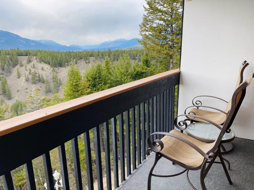 Rocky Mountain Springs Lodge Motel in British Columbia