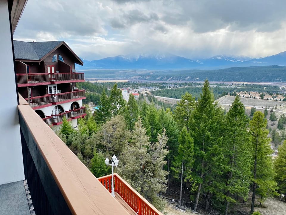 Rocky Mountain Springs Lodge Motel in British Columbia