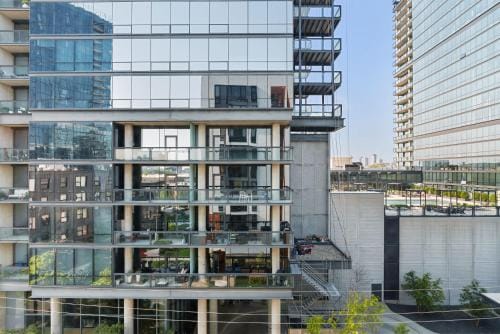 Sophisticated 4BR Suite - Modern and Luxurious Hotel in Chicago