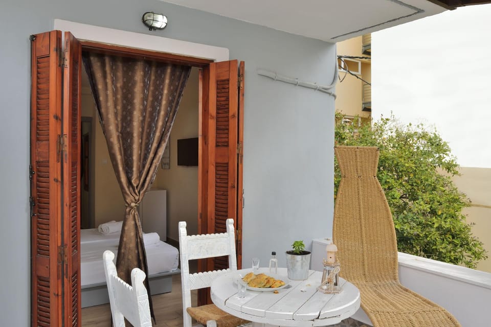 Urban Studios Manos Inn in Chania