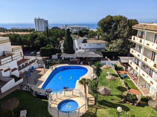 Crown Apartments with Sea View Hotel in Sitio de Calahonda