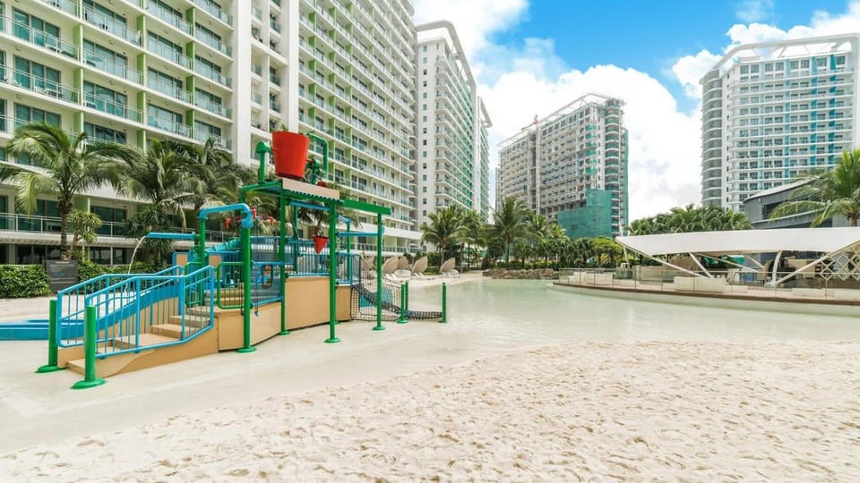 ACasa Azure Staycation Hotel in Paranaque