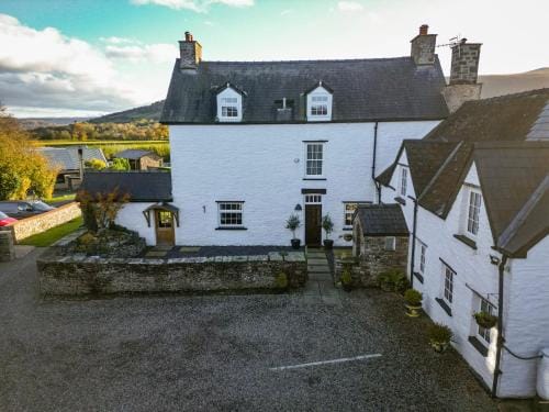 Ty Newydd B&B Hotel in Llanfrynach