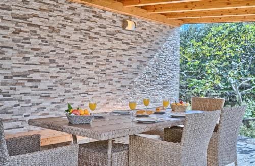 Apartmani MARINA Hotel in Okrug Gornji