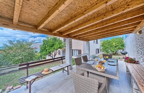 Apartmani MARINA Hotel in Okrug Gornji