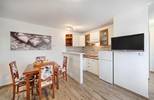 Apartmani MARINA Hotel in Okrug Gornji