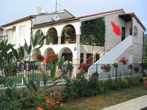 Apartment Dady with a large covered terrace Hotel in Fažana