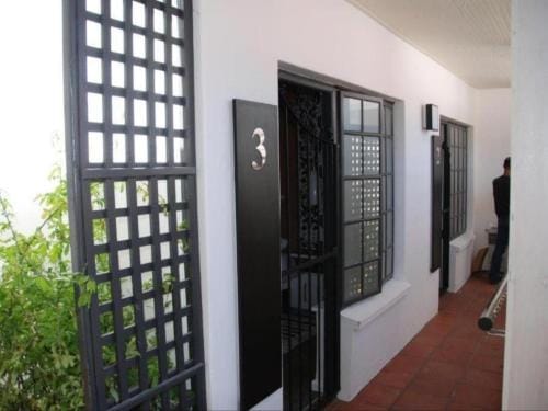 Lynette v6 Hotel in Cape Town