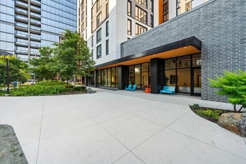 3BR City Escape Bright Sleek Spacious Hotel in Chicago