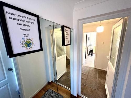 Modern Private Rooms in Central Milton Keynes Hotel in Milton Keynes